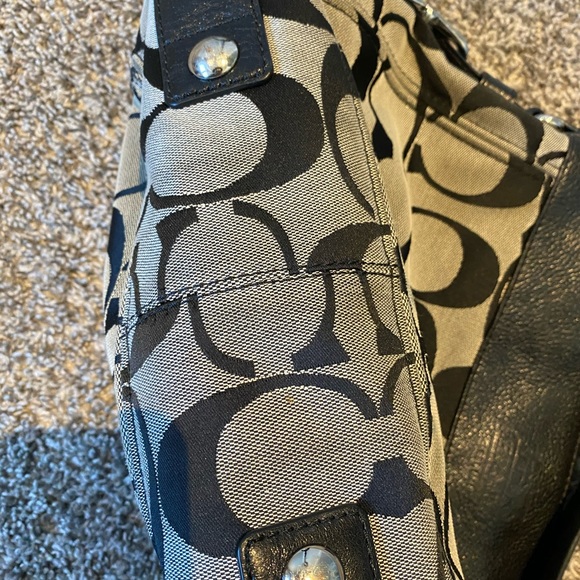 Classic Coach Hobo Bag - Picture 4 of 8